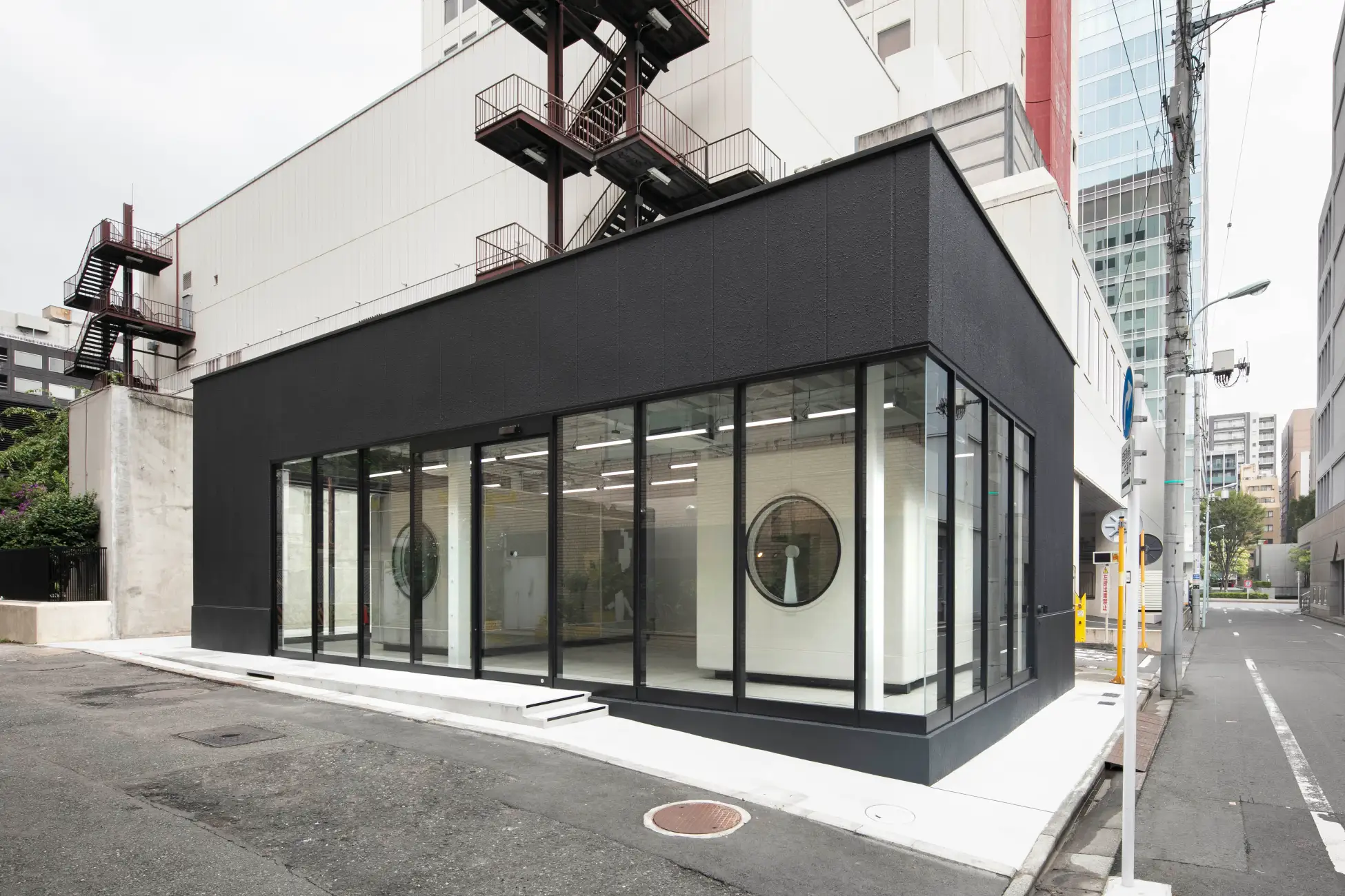 松竹の新スペース「SHUTL(シャトル)」、中銀カプセルタワービルのカプセルを再活用したアートスペースが東銀座に誕生！ | ギンザプロデュース２４