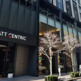 開業8周年記念！高さ170cmの大型立体展示と鮮烈な“厚成紅”が銀座の空間を彩る 東京陶芸家 辻 厚成 記念作品展「LOVE」を開催