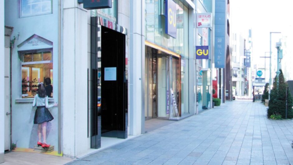 【銀座の隠れたアートスポット】ワシントン靴店本店「ハイヒールの少女」の物語