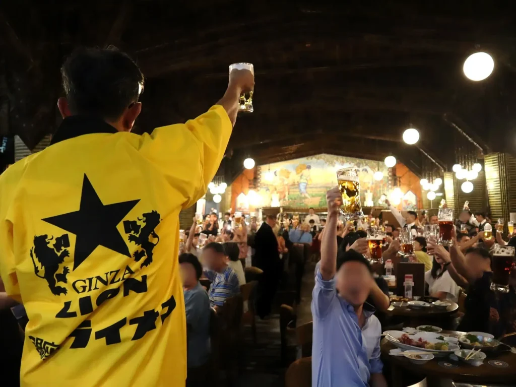 ８月４日「ビヤホールの日」現存する日本最古のビヤホールで社長と乾杯しよう！