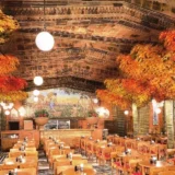 現存する日本最古のビヤホールに秋が訪れる「紅葉狩りビヤホール」で乾杯！