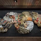 大友克洋氏原画監修の大型陶板レリーフ銀座駅に誕生