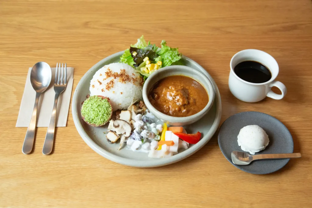 「MUJI HOTEL GINZA」内レストランWAで2週間限定カレーメニュー提供開始